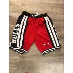 Chicago‎ Bulls NBA Basketball Shorts Red Athletic Sportswear Gym Small